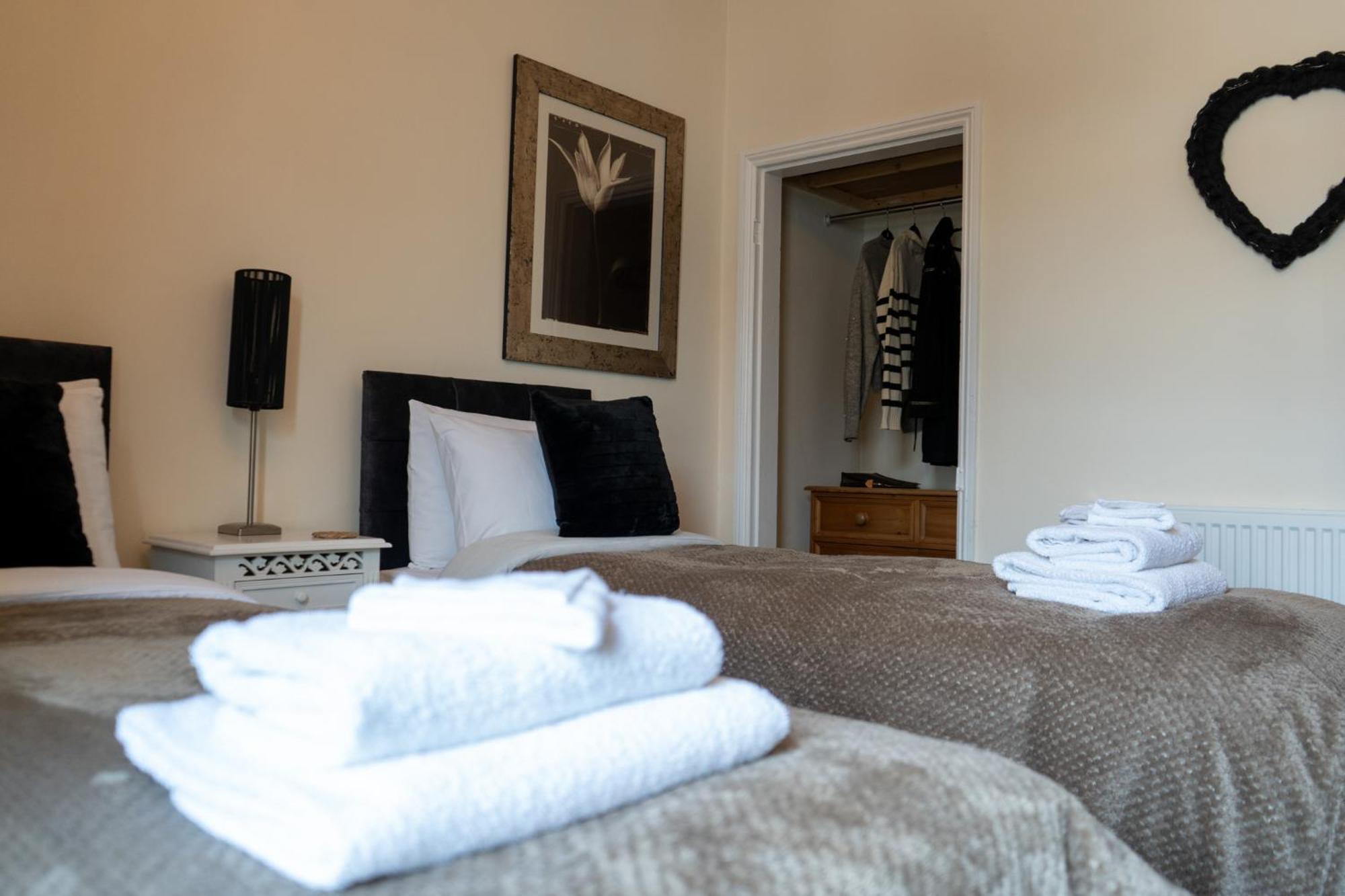 Вилла The Plumb Townhouse In Warwick Centre Экстерьер фото