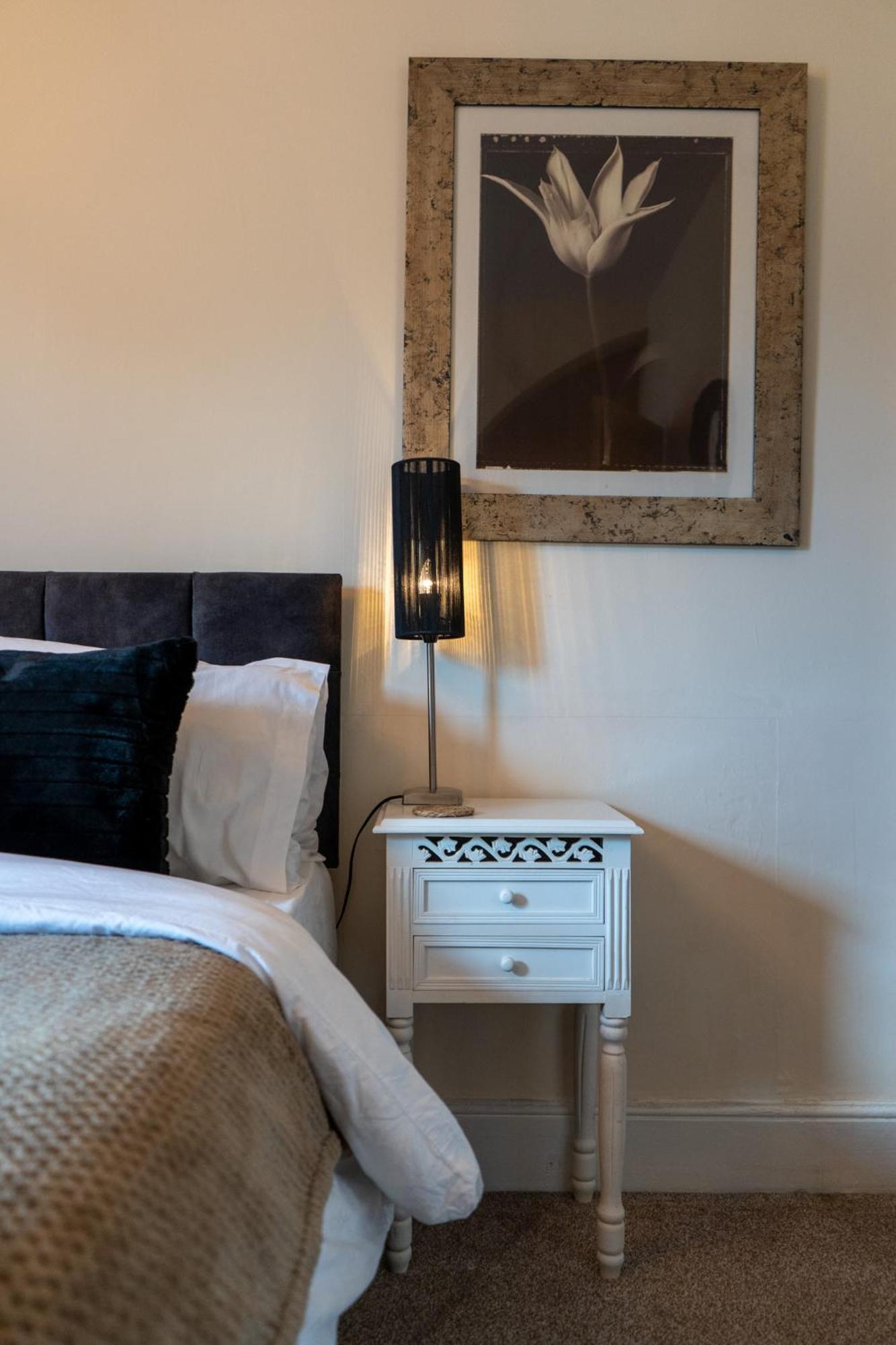 Вилла The Plumb Townhouse In Warwick Centre Экстерьер фото