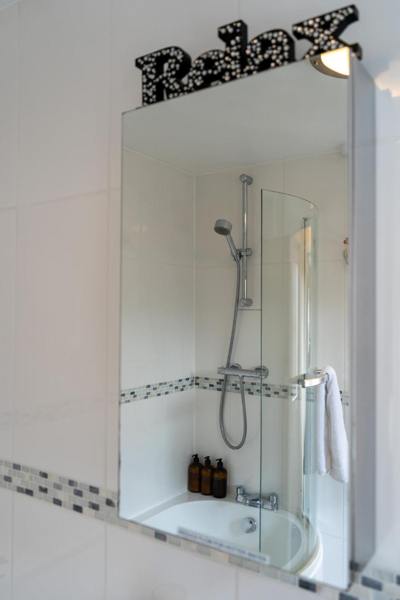 Вилла The Plumb Townhouse In Warwick Centre Экстерьер фото