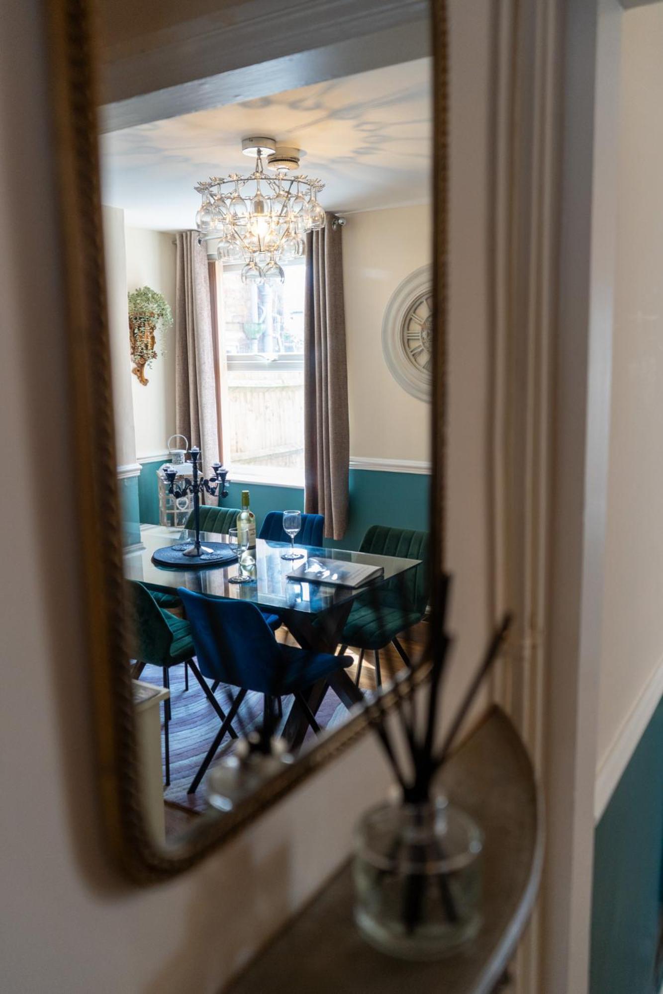 Вилла The Plumb Townhouse In Warwick Centre Экстерьер фото