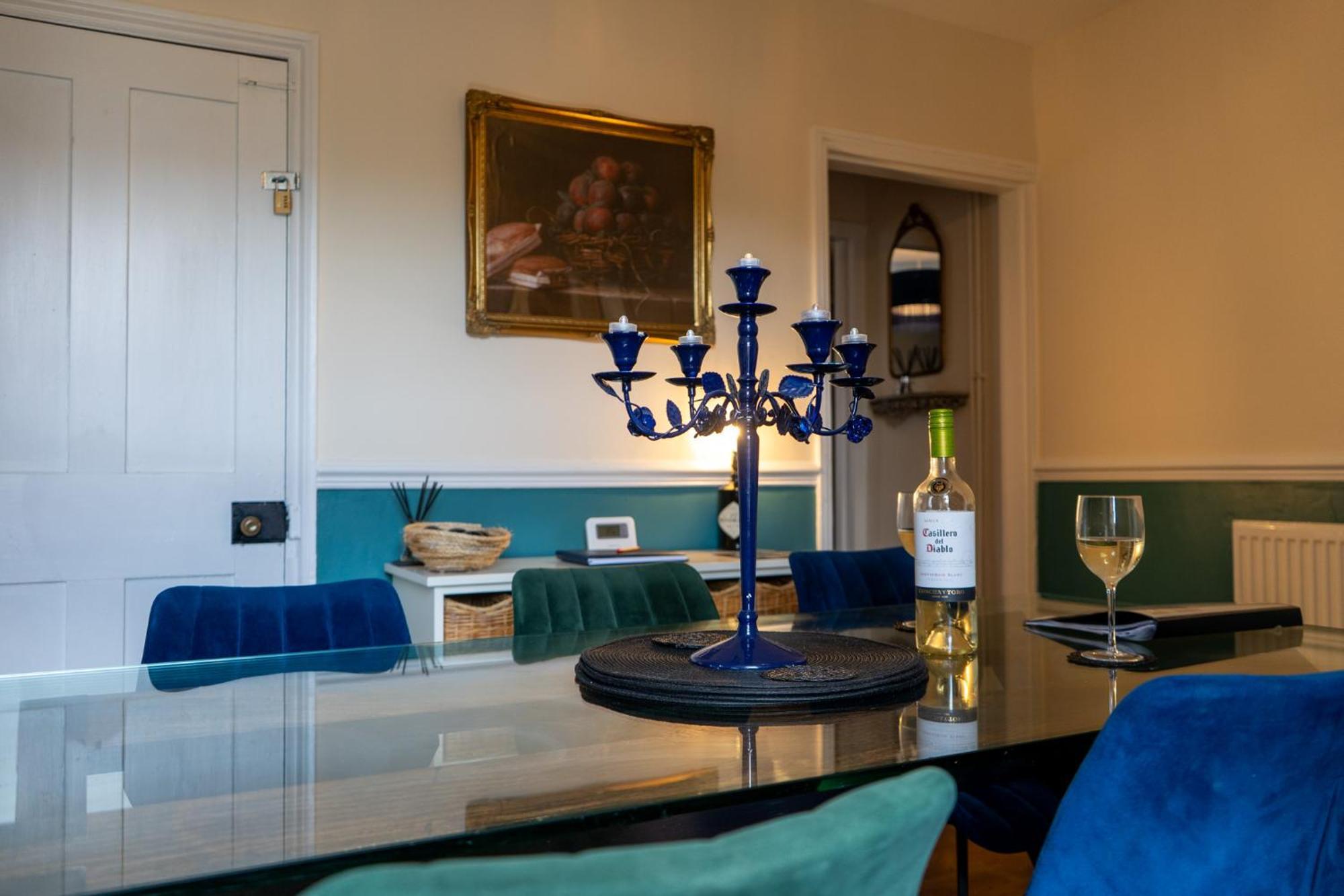 Вилла The Plumb Townhouse In Warwick Centre Экстерьер фото