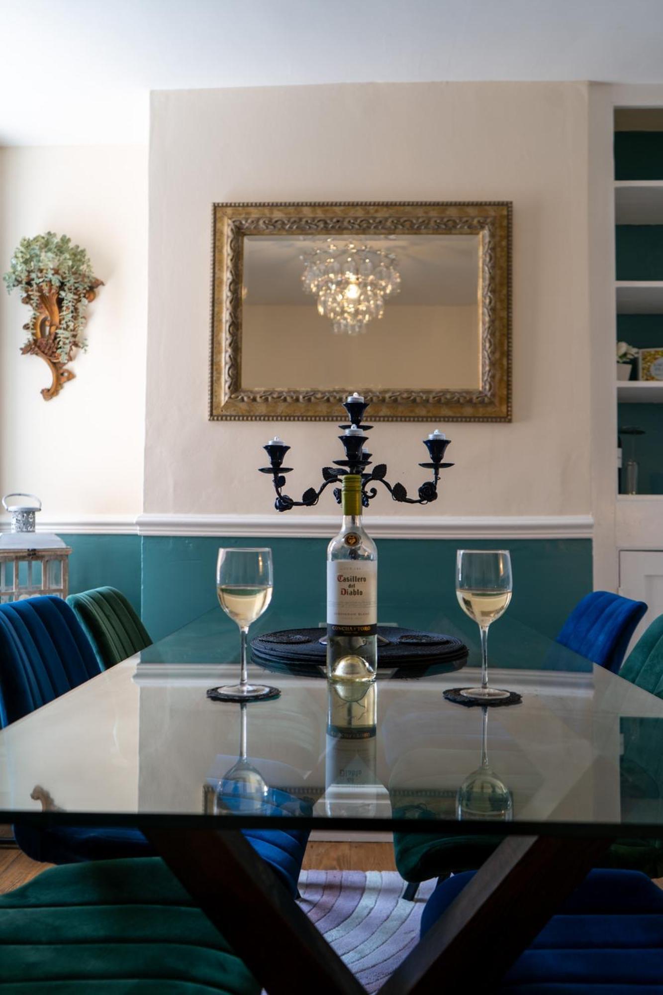 Вилла The Plumb Townhouse In Warwick Centre Экстерьер фото