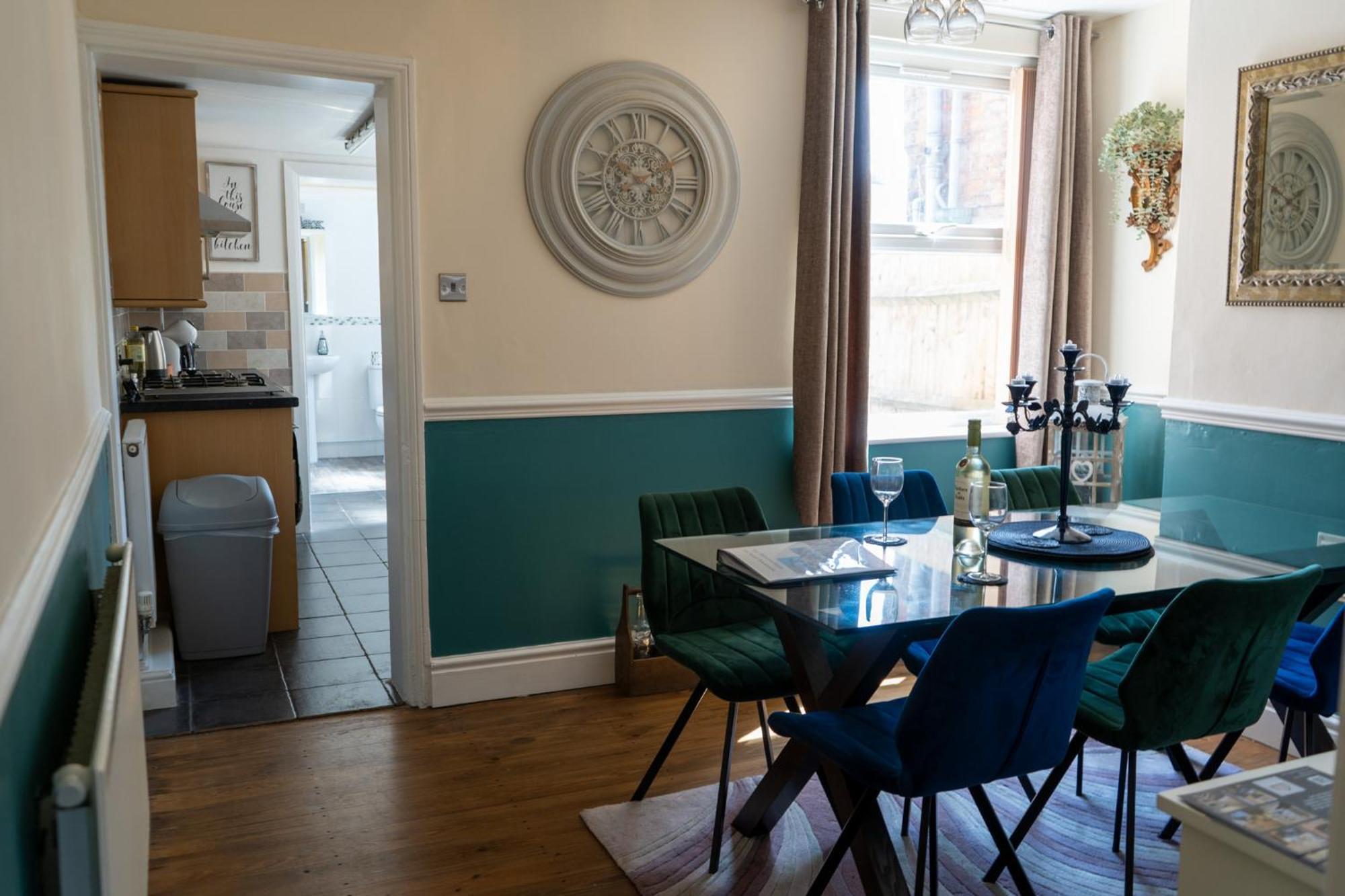 Вилла The Plumb Townhouse In Warwick Centre Экстерьер фото